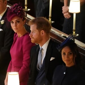 Meghan Markle (duchesse de Sussex), enceinte, et le prince Harry en la chapelle Saint-George au château de Windsor le 12 octobre 2018 lors du mariage de la princesse Eugenie d'York et de Jack Brooksbank.