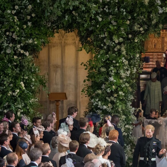 Meghan Markle (duchesse de Sussex) a épousé le prince Harry en la chapelle Saint-George de Windsor le 19 mai 2018. Avait-elle demandé - en vain - de faire vaporiser du désodorisant dans l'église parce qu'elle sentait le renfermé, comme cela a été rapporté par des sources royales bien placées en novembre de la même année ?