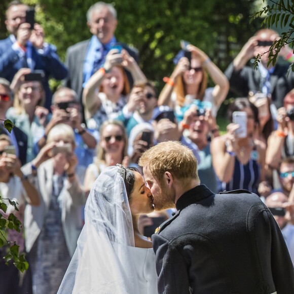 Meghan Markle (duchesse de Sussex) a épousé le prince Harry en la chapelle Saint-George de Windsor le 19 mai 2018. Avait-elle demandé - en vain - de faire vaporiser du désodorisant dans l'église parce qu'elle sentait le renfermé, comme cela a été rapporté par des sources royales bien placées en novembre de la même année ?