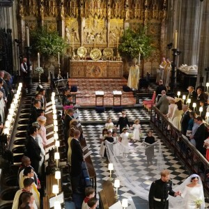 Meghan Markle (duchesse de Sussex) a épousé le prince Harry en la chapelle Saint-George de Windsor le 19 mai 2018. Avait-elle demandé - en vain - de faire vaporiser du désodorisant dans l'église parce qu'elle sentait le renfermé, comme cela a été rapporté par des sources royales bien placées en novembre de la même année ?