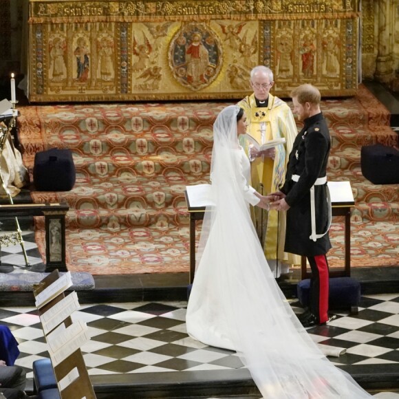 Meghan Markle (duchesse de Sussex) a épousé le prince Harry en la chapelle Saint-George de Windsor le 19 mai 2018. Avait-elle demandé - en vain - de faire vaporiser du désodorisant dans l'église parce qu'elle sentait le renfermé, comme cela a été rapporté par des sources royales bien placées en novembre de la même année ?