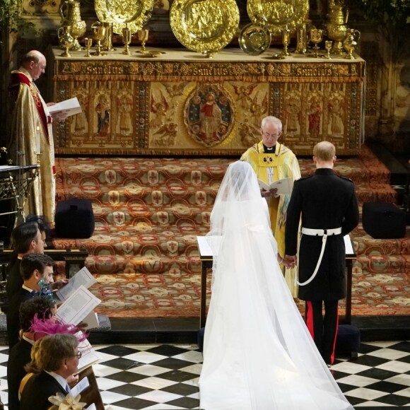 Meghan Markle (duchesse de Sussex) a épousé le prince Harry en la chapelle Saint-George de Windsor le 19 mai 2018. Avait-elle demandé - en vain - de faire vaporiser du désodorisant dans l'église parce qu'elle sentait le renfermé, comme cela a été rapporté par des sources royales bien placées en novembre de la même année ?