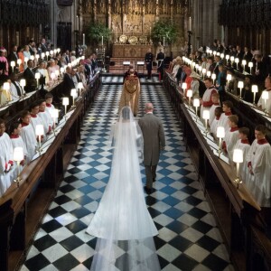 Meghan Markle (duchesse de Sussex) a épousé le prince Harry en la chapelle Saint-George de Windsor le 19 mai 2018. Avait-elle demandé - en vain - de faire vaporiser du désodorisant dans l'église parce qu'elle sentait le renfermé, comme cela a été rapporté par des sources royales bien placées en novembre de la même année ?