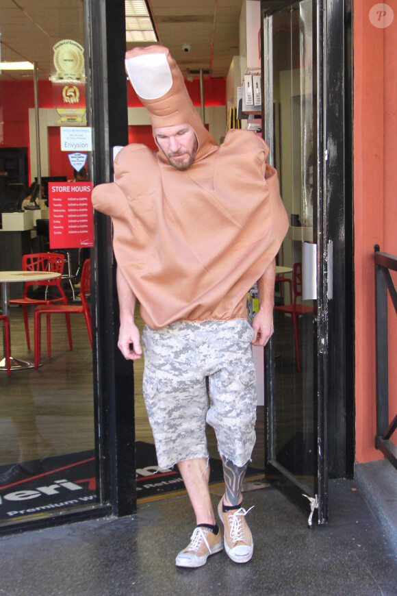 Tim Commerford de Rage Against the Machine le 13 novembre 2016, laissant deviner d'après sa tenue son sentiment sur la récente élection de Donald Trump...