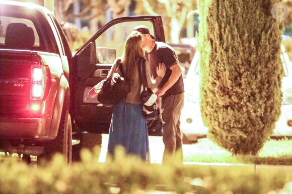 Tim Commerford de Rage Against the Machine en octobre 2004 à Los Angeles lors d'une soirée avec une jeune femme autre que son épouse Aleece Dimas.