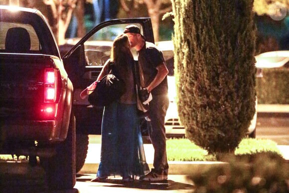 Tim Commerford de Rage Against the Machine en octobre 2004 à Los Angeles lors d'une soirée avec une jeune femme autre que son épouse Aleece Dimas.