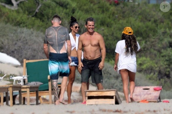 Exclusif - Tim Commerford de Rage Against the Machine le 9 août 2018 sur la plage à Malibu.