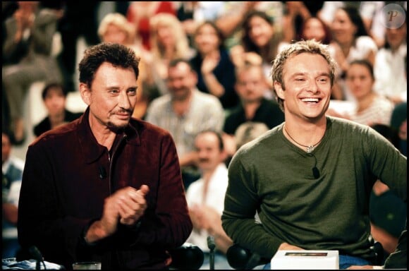 Johnny et David Hallyday sur le plateau de "Nulle part ailleurs" en 1999.
