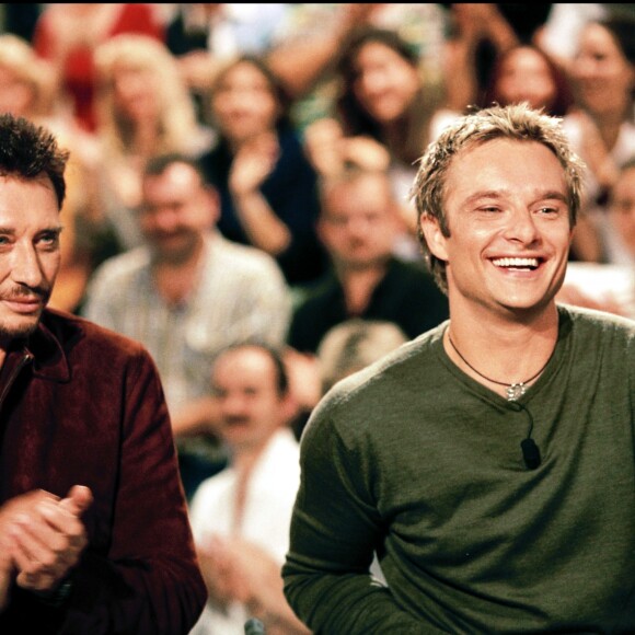 Johnny et David Hallyday sur le plateau de "Nulle part ailleurs" en 1999.