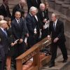 George W. Bush salue les anciens présidents Obama, Clinton et Carter - Obsèques de George H.W. Bush à la National Cathedral, Washington, le 5 décembre 2018.