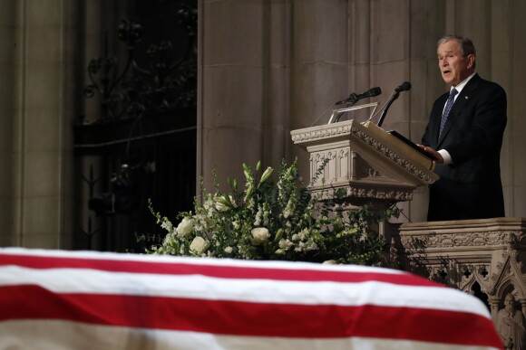 George W. Bush très ému - Obsèques de George H.W. Bush à la National Cathedral, Washington, le 5 décembre 2018.