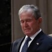 Obsèques de George H.W. Bush : Larmes et rires de son fils auprès des Obama