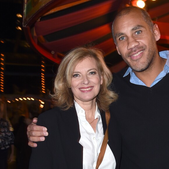 Valérie Trierweiler et son compagnon Romain Magellan - Le Secours Populaire fête Noêl pour 300 enfants au Musée des Arts Forains à Paris, le 5 décembre 2018. © Giancarlo Gorassini/Bestimage