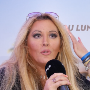 Loana en interview pour "Purepeople.com". Le 3 décembre 2018.