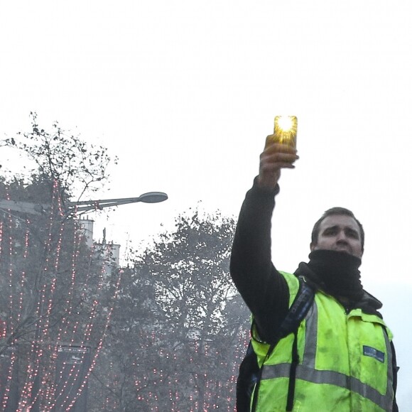 Manifestation du mouvement des gilets jaunes sur les Champs-Elysées. Paris, le 24 novembre 2018.