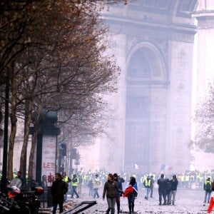 Manifestation du mouvement des "gilets jaunes" sur les Champs-Elysées à Paris, France, le 1erdécembre 2018. © Dominique Jacovides/Bestimage