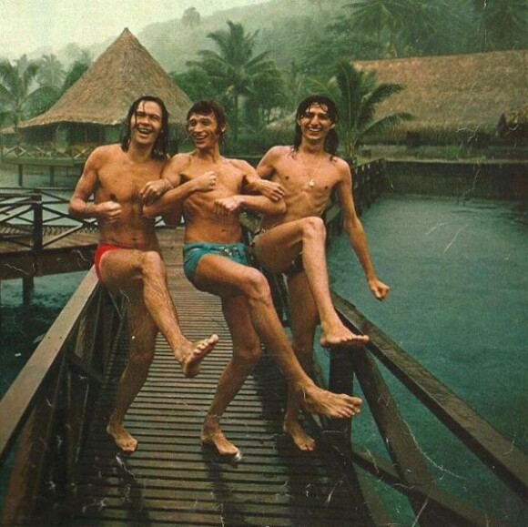 Johnny Hallyday a partagé cette photo de son séjour à Tahiti en 1972 sur Instagram.