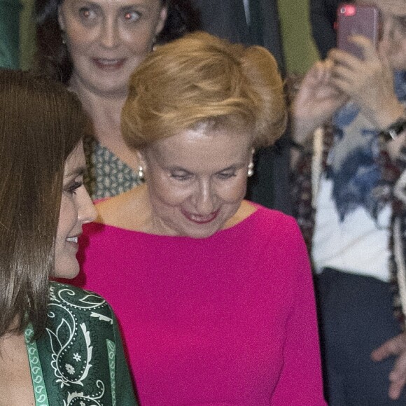 La reine Letizia d'Espagne (en robe Sandro Paris et escarpins Prada) au 2e congrès international "La voix des femmes du monde rural" à Madrid le 13 décembre 2018.