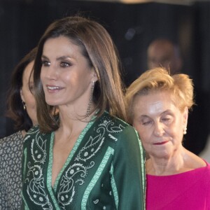 La reine Letizia d'Espagne (en robe Sandro Paris et escarpins Prada) au 2e congrès international "La voix des femmes du monde rural" à Madrid le 13 décembre 2018.