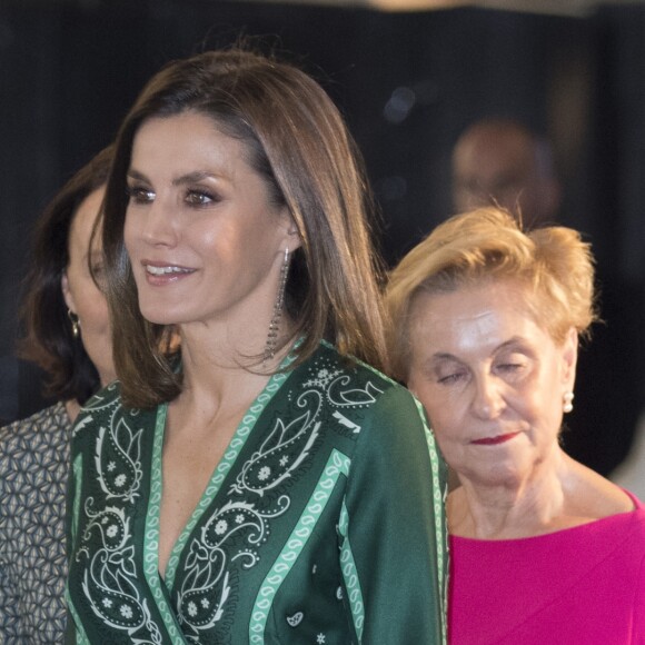 La reine Letizia d'Espagne (en robe Sandro Paris et escarpins Prada) au 2e congrès international "La voix des femmes du monde rural" à Madrid le 13 décembre 2018.