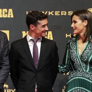 La reine Letizia d'Espagne (en robe Sandro Paris) participait avec le roi Felipe VI au 80e anniversaire du quotidien sportif Marca le 13 décembre 2018 à Madrid.
