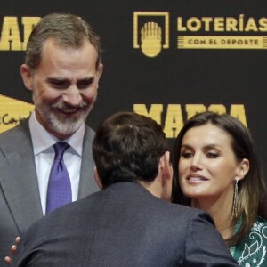 La reine Letizia d'Espagne (en robe Sandro Paris) participait avec le roi Felipe VI au 80e anniversaire du quotidien sportif Marca le 13 décembre 2018 à Madrid.