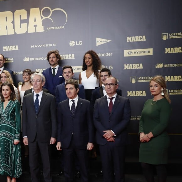 La reine Letizia d'Espagne (en robe Sandro Paris) participait avec le roi Felipe VI au 80e anniversaire du quotidien sportif Marca le 13 décembre 2018 à Madrid.
