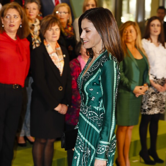 La reine Letizia d'Espagne (en robe Sandro Paris et escarpins Prada) lors de la deuxième édition du congrès international "La voix des femmes du monde rural" à Madrid le 13 décembre 2018.
