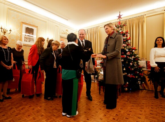 Le prince Albert II de Monaco et la princesse Charlene lors de la remise de colis de Noël à la Croix Rouge monégasque le 13 décembre 2018. © Jean-François Ottonello / Nice Matin / Bestimage  Prince Albert II of Monaco and princess Charlene at the Red Cross Christmas event in Monaco on december 13th 201813/12/2018 - Monaco