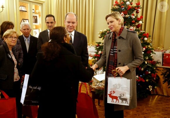 Le prince Albert II de Monaco et la princesse Charlene lors de la remise de colis de Noël à la Croix Rouge monégasque le 13 décembre 2018. © Jean-François Ottonello / Nice Matin / Bestimage  Prince Albert II of Monaco and princess Charlene at the Red Cross Christmas event in Monaco on december 13th 201813/12/2018 - Monaco