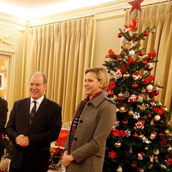 Le prince Albert II de Monaco et la princesse Charlene lors de la remise de colis de Noël à la Croix Rouge monégasque le 13 décembre 2018. © Jean-François Ottonello / Nice Matin / Bestimage  Prince Albert II of Monaco and princess Charlene at the Red Cross Christmas event in Monaco on december 13th 201813/12/2018 - Monaco