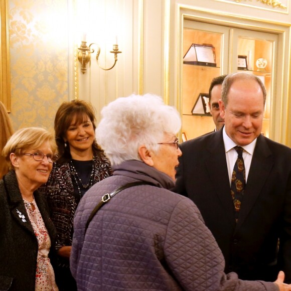 Le prince Albert II de Monaco et la princesse Charlene lors de la remise de colis de Noël à la Croix Rouge monégasque le 13 décembre 2018. © Jean-François Ottonello / Nice Matin / Bestimage  Prince Albert II of Monaco and princess Charlene at the Red Cross Christmas event in Monaco on december 13th 201813/12/2018 - Monaco