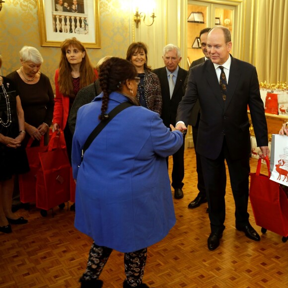 Le prince Albert II de Monaco et la princesse Charlene lors de la remise de colis de Noël à la Croix Rouge monégasque le 13 décembre 2018. © Jean-François Ottonello / Nice Matin / Bestimage  Prince Albert II of Monaco and princess Charlene at the Red Cross Christmas event in Monaco on december 13th 201813/12/2018 - Monaco
