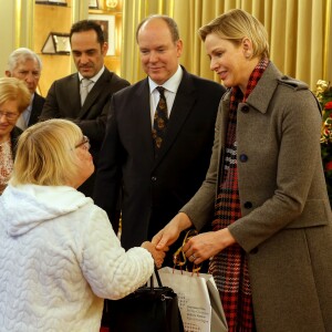 Le prince Albert II de Monaco et la princesse Charlene lors de la remise de colis de Noël à la Croix Rouge monégasque le 13 décembre 2018. © Jean-François Ottonello / Nice Matin / Bestimage  Prince Albert II of Monaco and princess Charlene at the Red Cross Christmas event in Monaco on december 13th 201813/12/2018 - Monaco