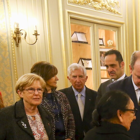 Le prince Albert II de Monaco et la princesse Charlene lors de la remise de colis de Noël dans les locaux de la Croix-Rouge monégasque le 13 décembre 2018. © Jean-François Ottonello / Nice-Matin / Bestimage