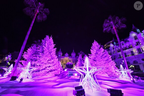 Illustrations des illuminations de Noël sur la place du Casino de Monaco le 12 décembre 2018. © Bruno Bebert / Bestimage