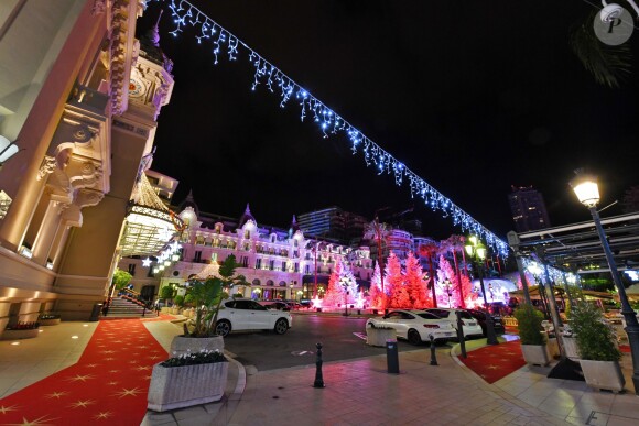 Illustrations des illuminations de Noël sur la place du Casino de Monaco le 12 décembre 2018. © Bruno Bebert / Bestimage