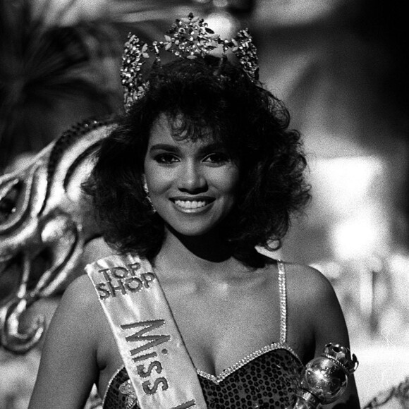 Elue Miss Ohio en 1986 à 20 ans, Halle Berry a représenté les Etats-Unis lors de l'élection de Miss Word. Elle est arrivée sixième du concours international en portant l'écharpe de Miss USA.