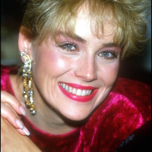Elue Miss Crawford County en 1976, Sharon Stone était candidate à l'élection de Miss Pennsylvannie la même année, mais n'a pas remporté la couronne. Ici, dix ans plus tard aux César.