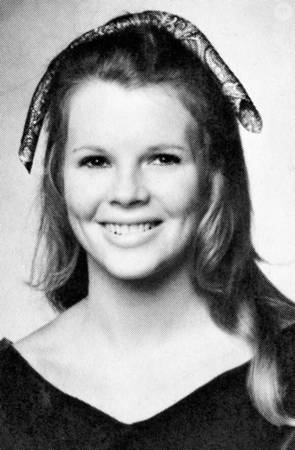 A 17 ans, en 1970, Kim Basinger a remporté plusieurs concours de beauté en tant que Miss Junior dans l'état de Géorgie, aux Etats-Unis.