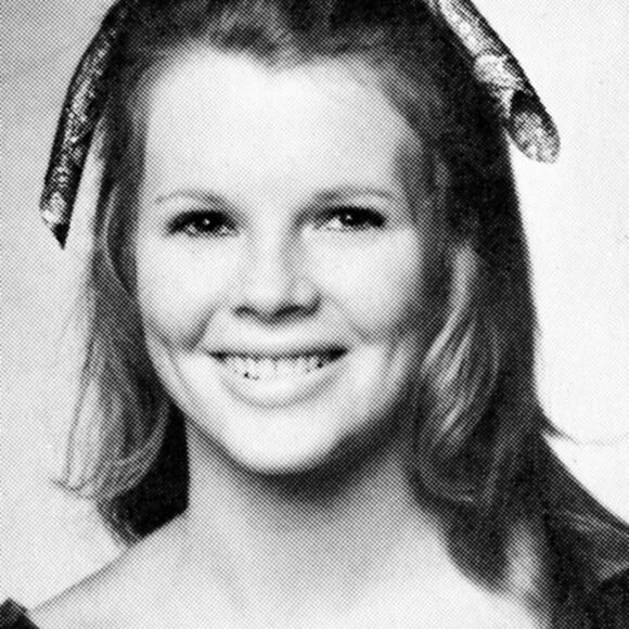 A 17 ans, en 1970, Kim Basinger a remporté plusieurs concours de beauté en tant que Miss Junior dans l'état de Géorgie, aux Etats-Unis.