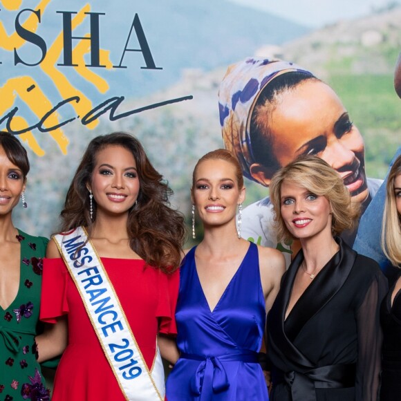 Exclusif - Alicia Aylies, Sonia Rolland (Présidente de Maïsha Africa), Vaimalama Chaves (Miss France 2019), Maëva Coucke, Sylvie Tellier, Alexandra Rosenfeld, Ophély Mézino (première dauphine de Miss France 2019) posant ensemble lors du photocall avant le dîner de gala organisé par Sonia Rolland pour son association Maïsha Africa, le 17 décembre 2018 au Pavillon Gabriel, à Paris. © Gorassini-Moreau/Bestimage