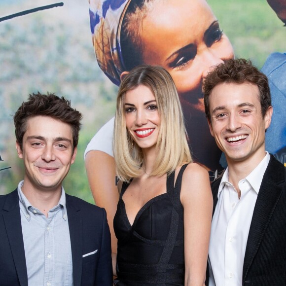 Exclusif - Alexandra Rosenfeld (Miss France 2006) et Hugo Clément (à droite) posant avec Martin Weill (à gauche) lors du photocall avant le dîner de gala organisé par Sonia Rolland pour son association Maïsha Africa, le 17 décembre 2018 au Pavillon Gabriel, à Paris. © Gorassini-Moreau/Bestimage