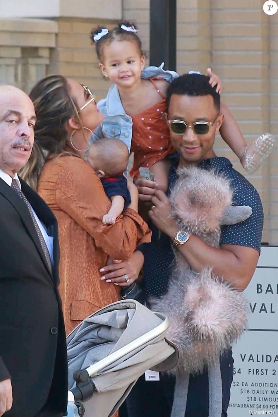 Deja Parents De Luna 2 Ans John Legend Et Chrissy Teigen Ont Accueillis En Mai 2018 Leur Premier Garcon Miles Purepeople