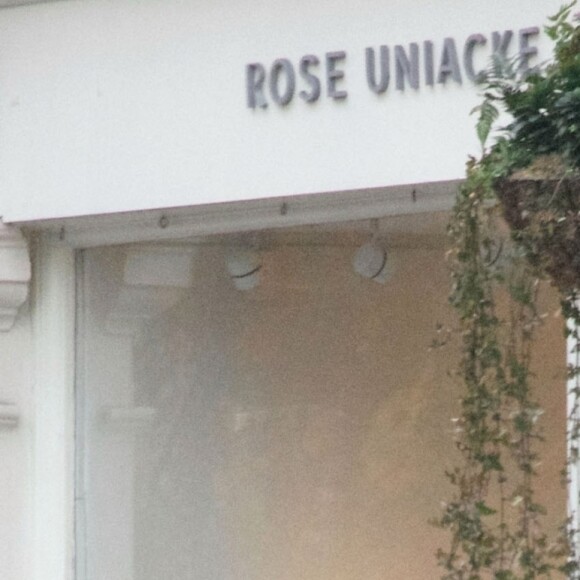 Exclusif - Jason Statham et sa fiancé Rosie Huntington-Whiteley font du shopping dans la boutique de décorations d'intérieurs "Rose Uniacke Interiors" à Londres, le 22 novembre 2018.