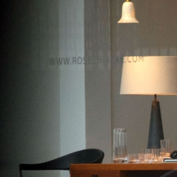 Exclusif - Jason Statham et sa fiancé Rosie Huntington-Whiteley font du shopping dans la boutique de décorations d'intérieurs "Rose Uniacke Interiors" à Londres, le 22 novembre 2018.