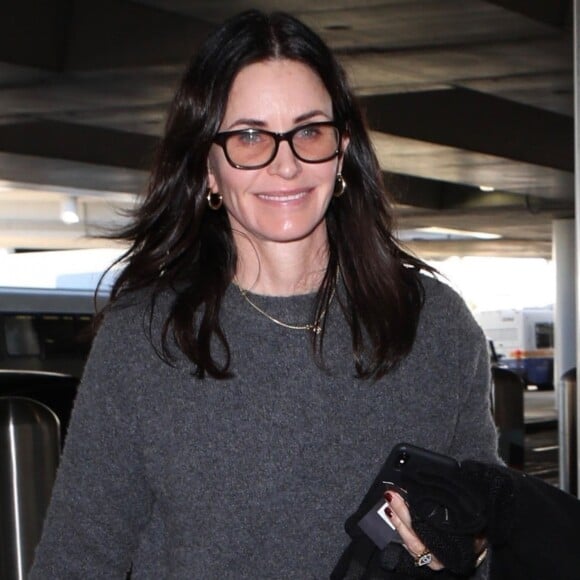 Exclusif - Courteney Cox arrive à l'aéroport de LAX à Los Angeles pour prendre l’avion, le 17 décembre 2018