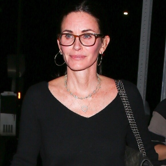 Exclusif - Courteney Cox quitte le restaurant Giorgio Baldi à Santa Monica le 27 novembre 2018.