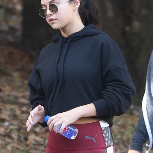 Selena Gomez se promène avec des amis à Los Angeles. Le 22 décembre 2018 Los Angeles.