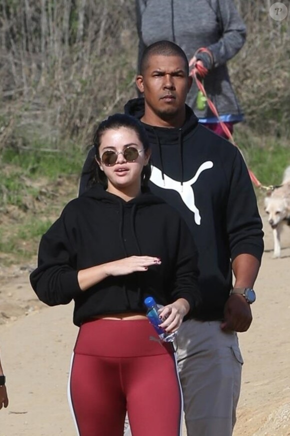 Selena Gomez se promène avec des amis à Los Angeles. Le 22 décembre 2018 Los Angeles.